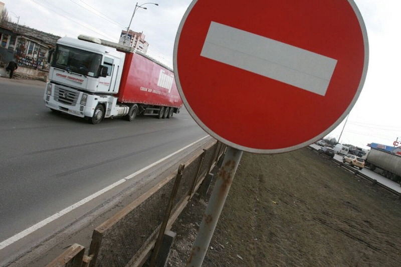 Сняты ограничения на перемещение граждан автомобильным транспортом в Россию и Армению    